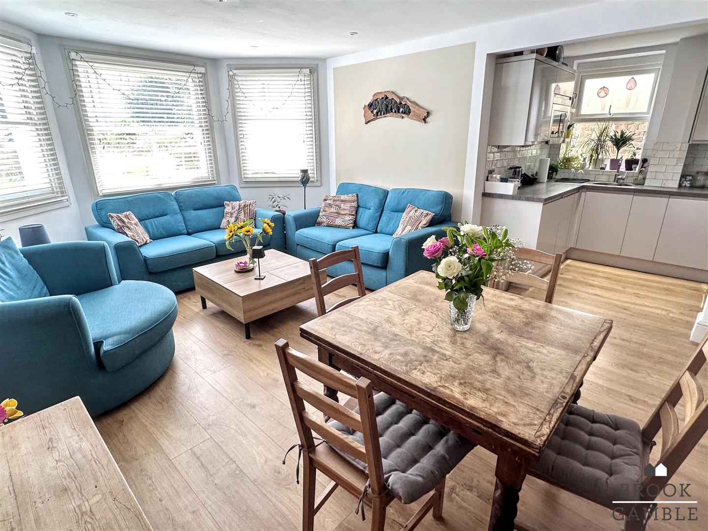 2 Bedroom Flat. Spencer Road in Eastbourne,  6